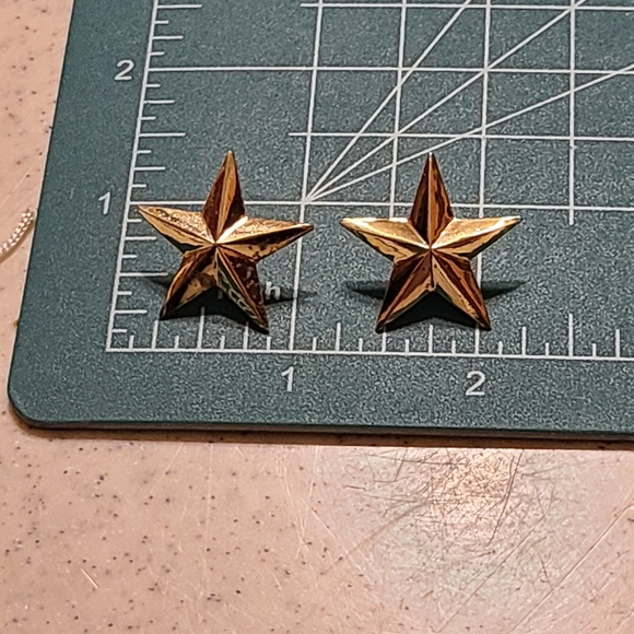Vintage Gold Star Earrings - Picture 3 of 5